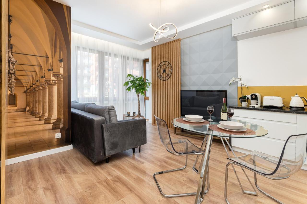New Apartment, Private Patio Appartement Krakau